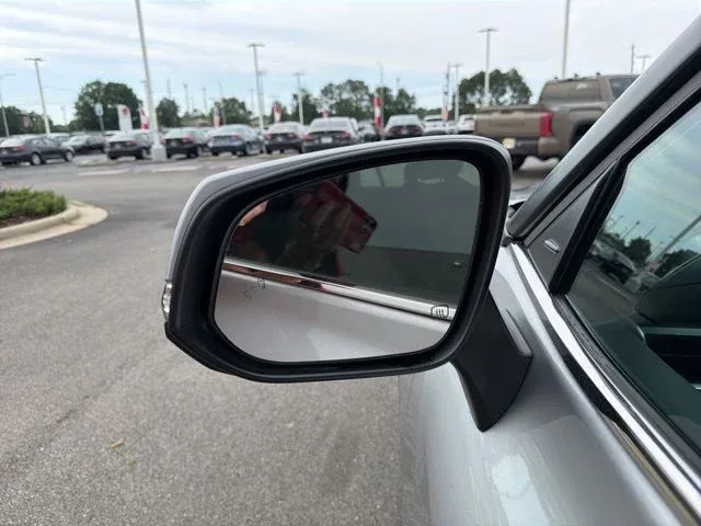 2023 Toyota Highlander LE thumbnail 27