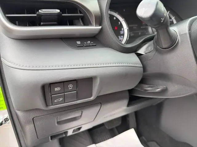 2023 Toyota Highlander LE thumbnail 34