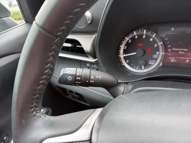 2023 Toyota Highlander LE thumbnail 37