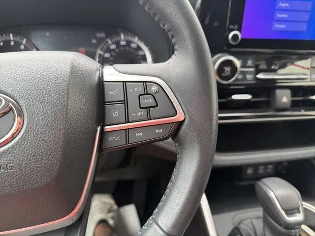 2023 Toyota Highlander LE thumbnail 40
