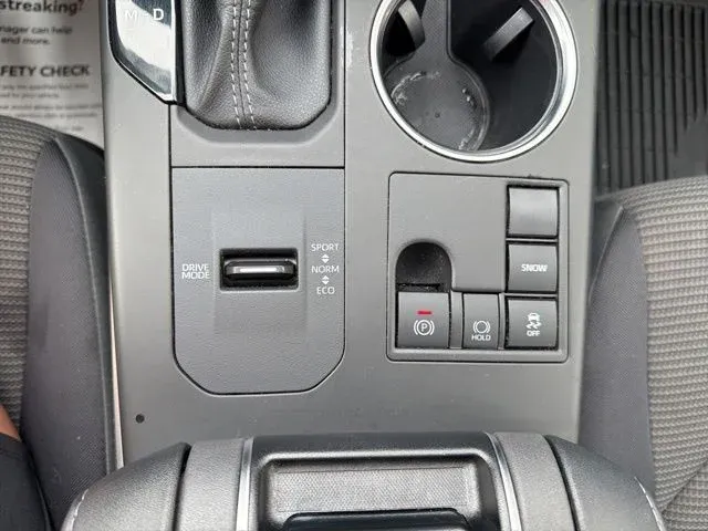 2023 Toyota Highlander LE thumbnail 44