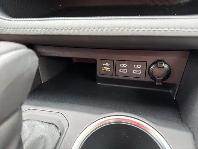 2023 Toyota Highlander LE thumbnail 46