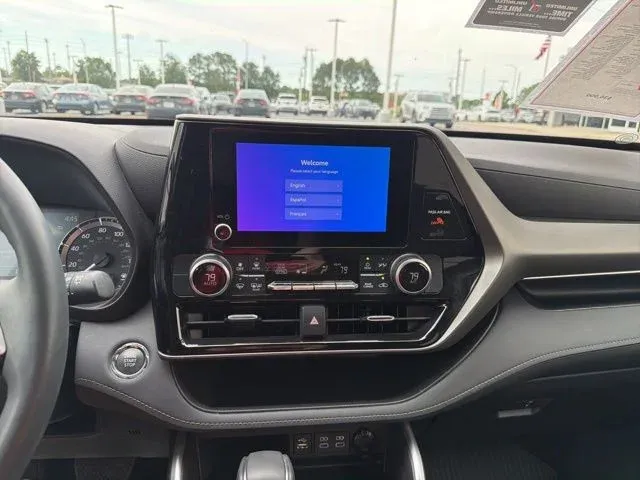 2023 Toyota Highlander LE thumbnail 47