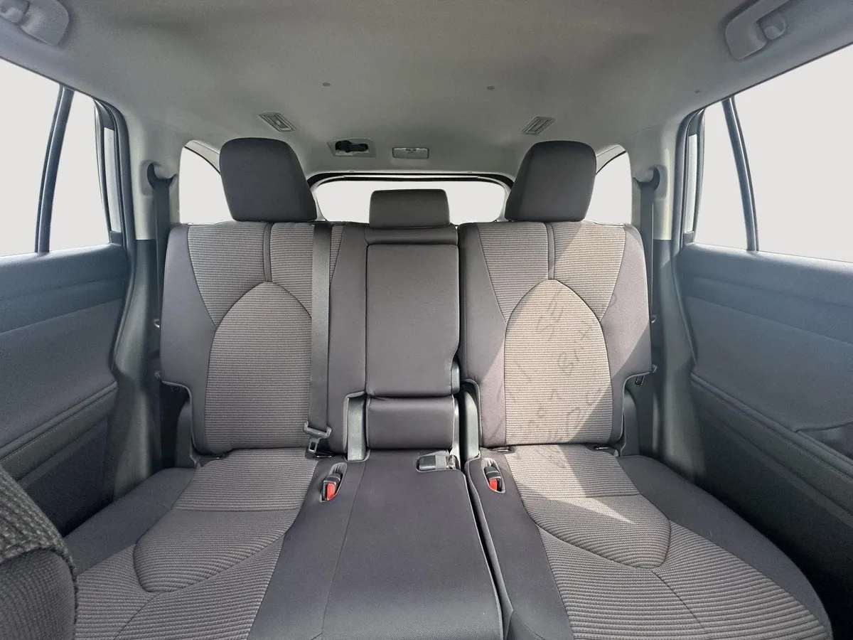 2023 Toyota Highlander LE thumbnail 13