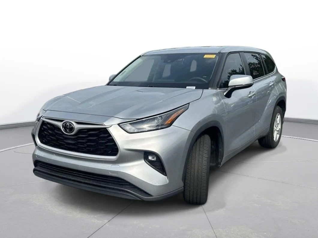 2023 Toyota Highlander LE thumbnail 2