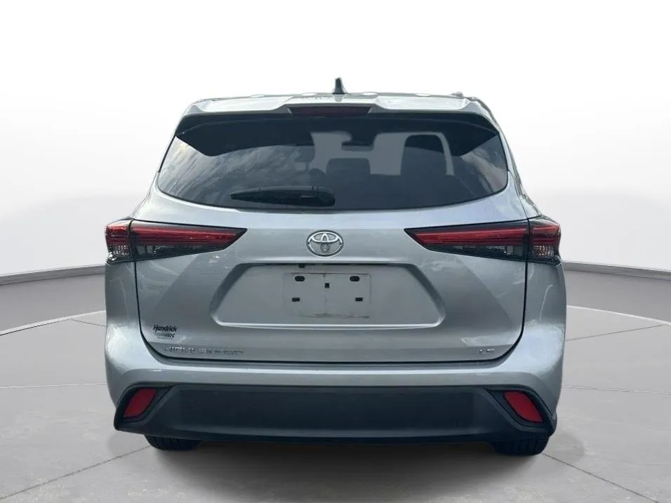 2023 Toyota Highlander LE thumbnail 7