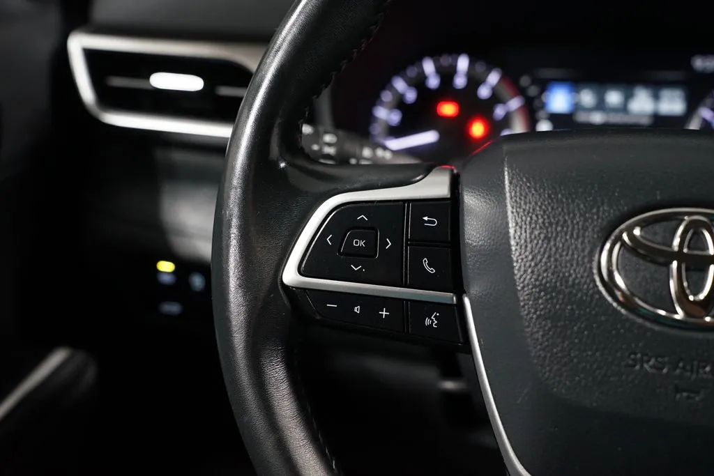2023 Toyota Highlander LE thumbnail 14