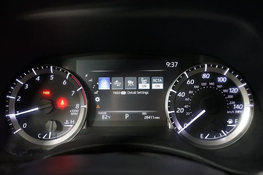 2023 Toyota Highlander LE thumbnail 15