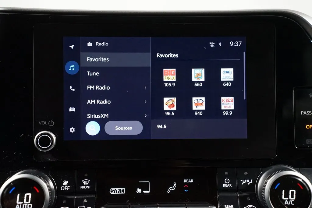 2023 Toyota Highlander LE thumbnail 18