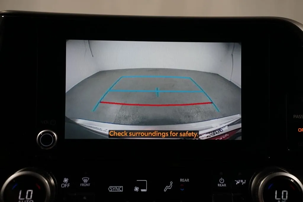 2023 Toyota Highlander LE thumbnail 19