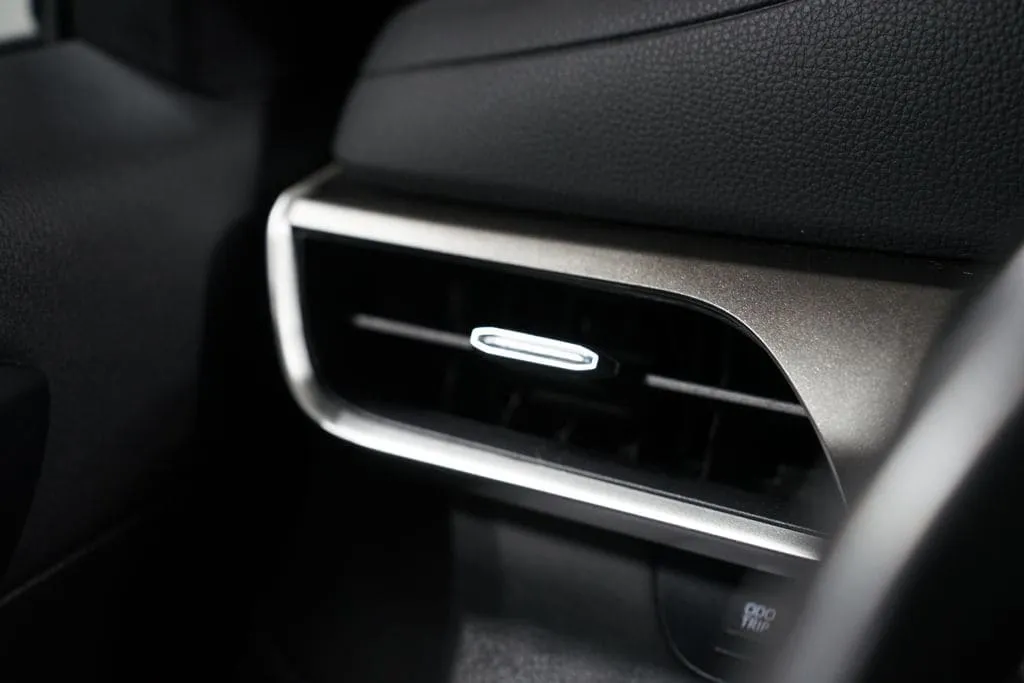 2023 Toyota Highlander LE thumbnail 25