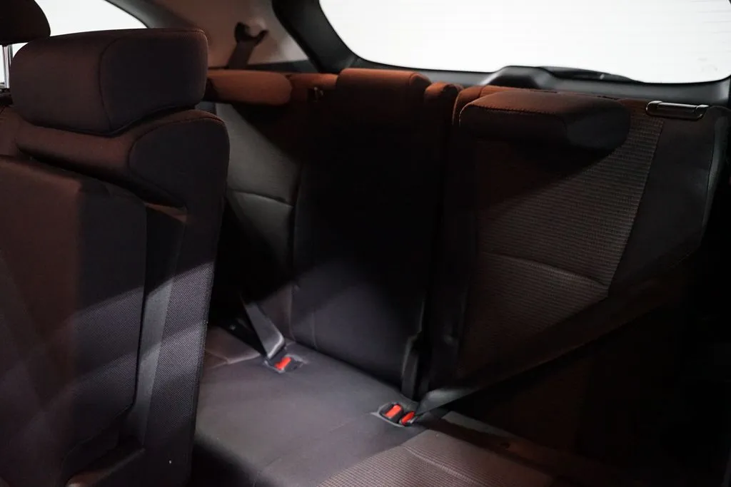 2023 Toyota Highlander LE thumbnail 30