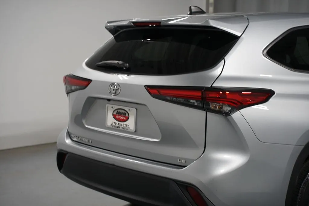 2023 Toyota Highlander LE thumbnail 9