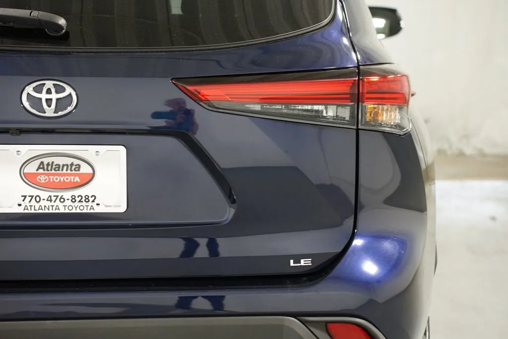 2023 Toyota Highlander LE thumbnail 10