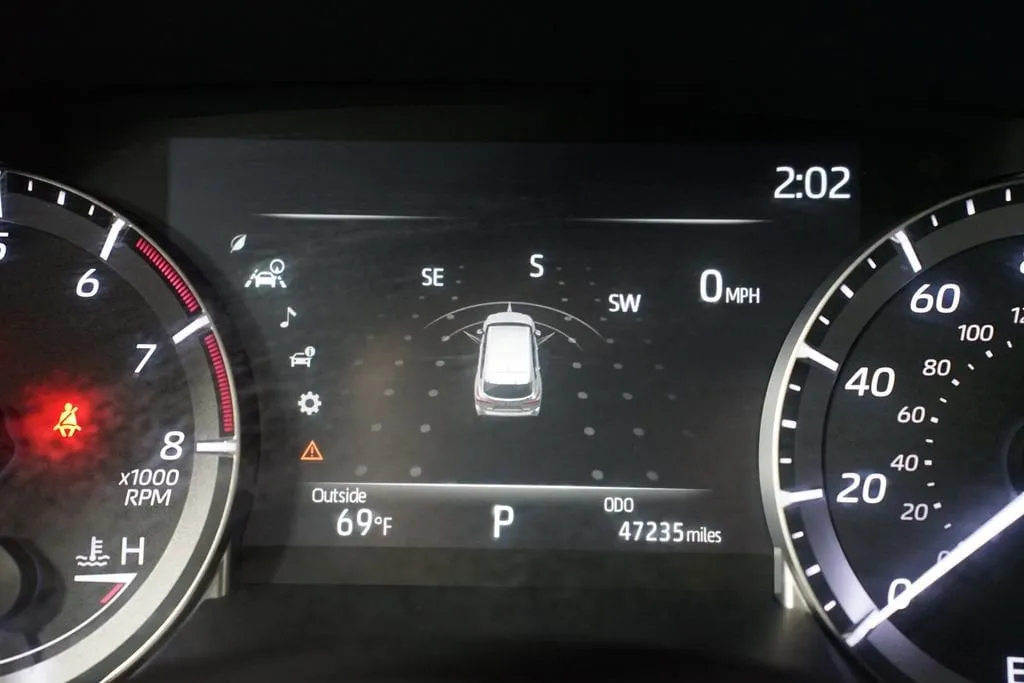2023 Toyota Highlander LE thumbnail 16