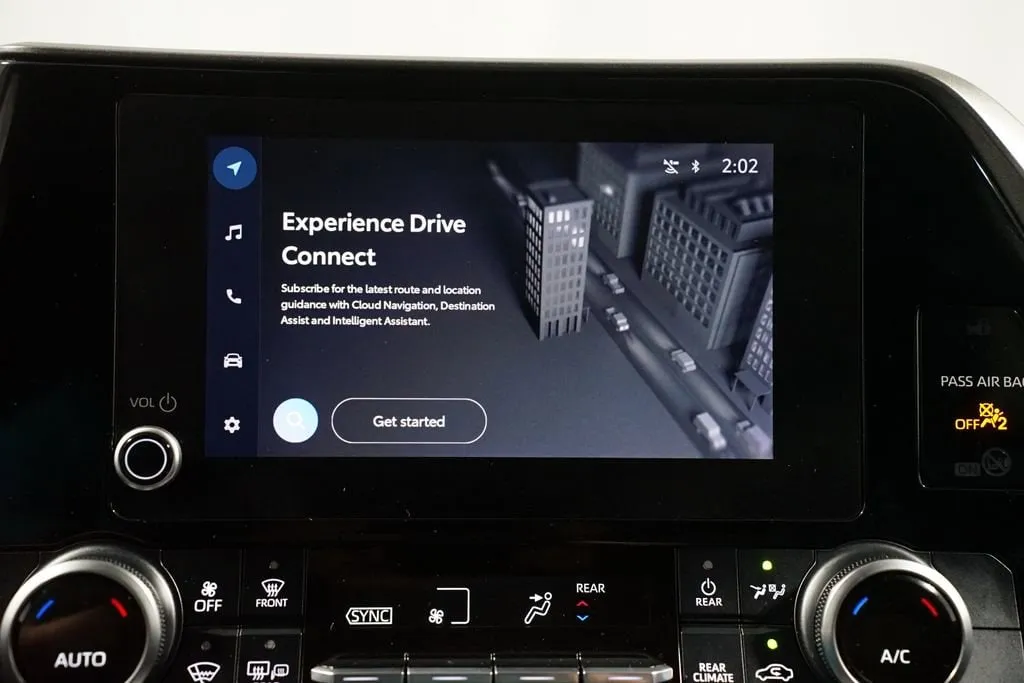 2023 Toyota Highlander LE thumbnail 17