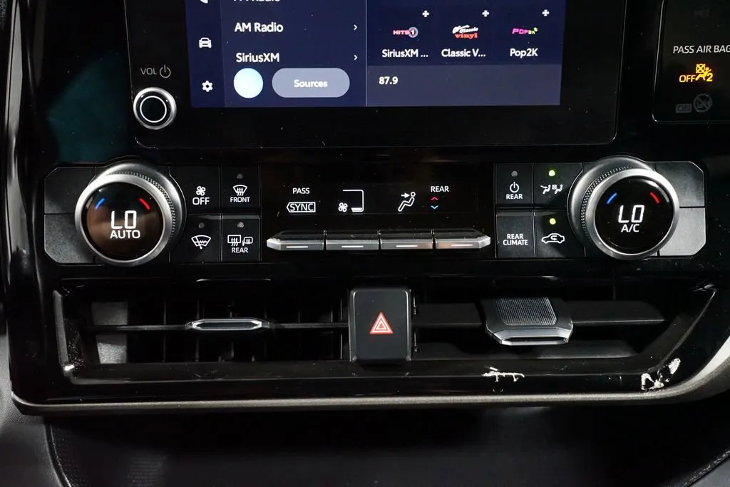 2023 Toyota Highlander LE thumbnail 20