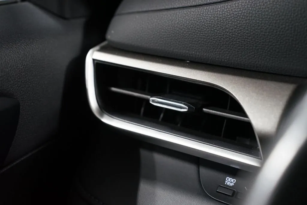 2023 Toyota Highlander LE thumbnail 25