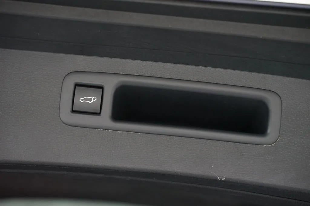 2023 Toyota Highlander LE thumbnail 35