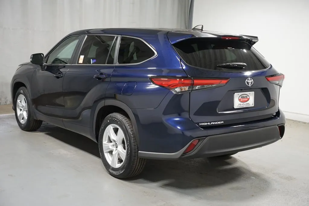 2023 Toyota Highlander LE thumbnail 6