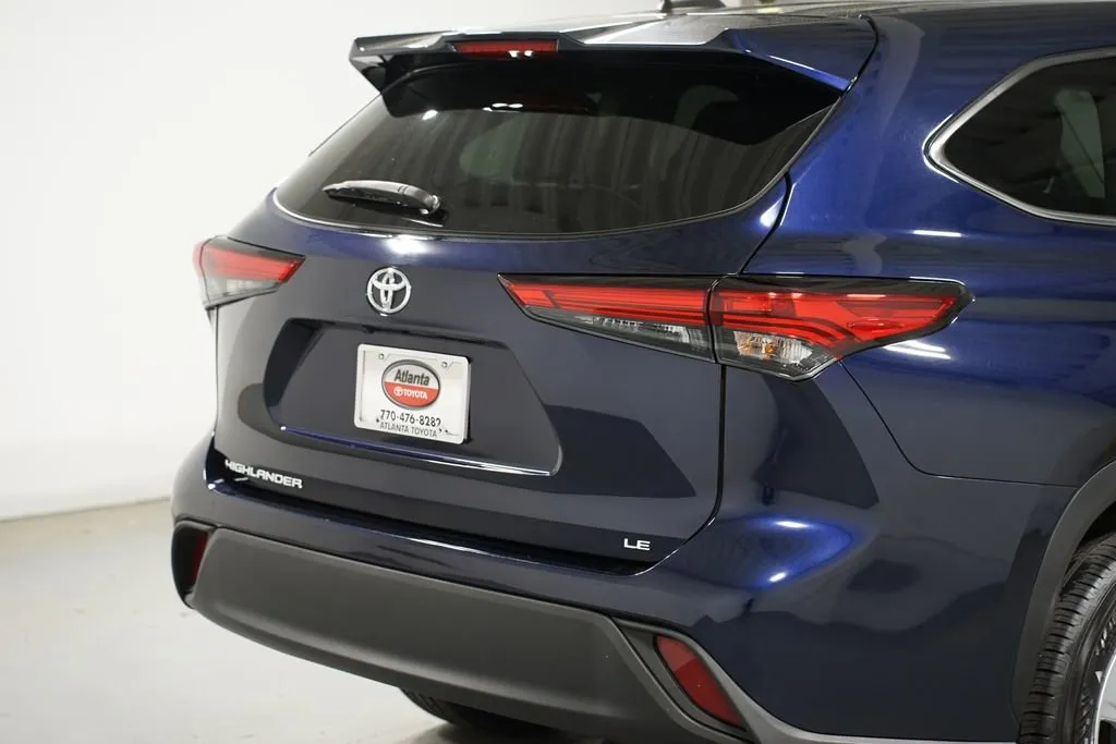 2023 Toyota Highlander LE thumbnail 9