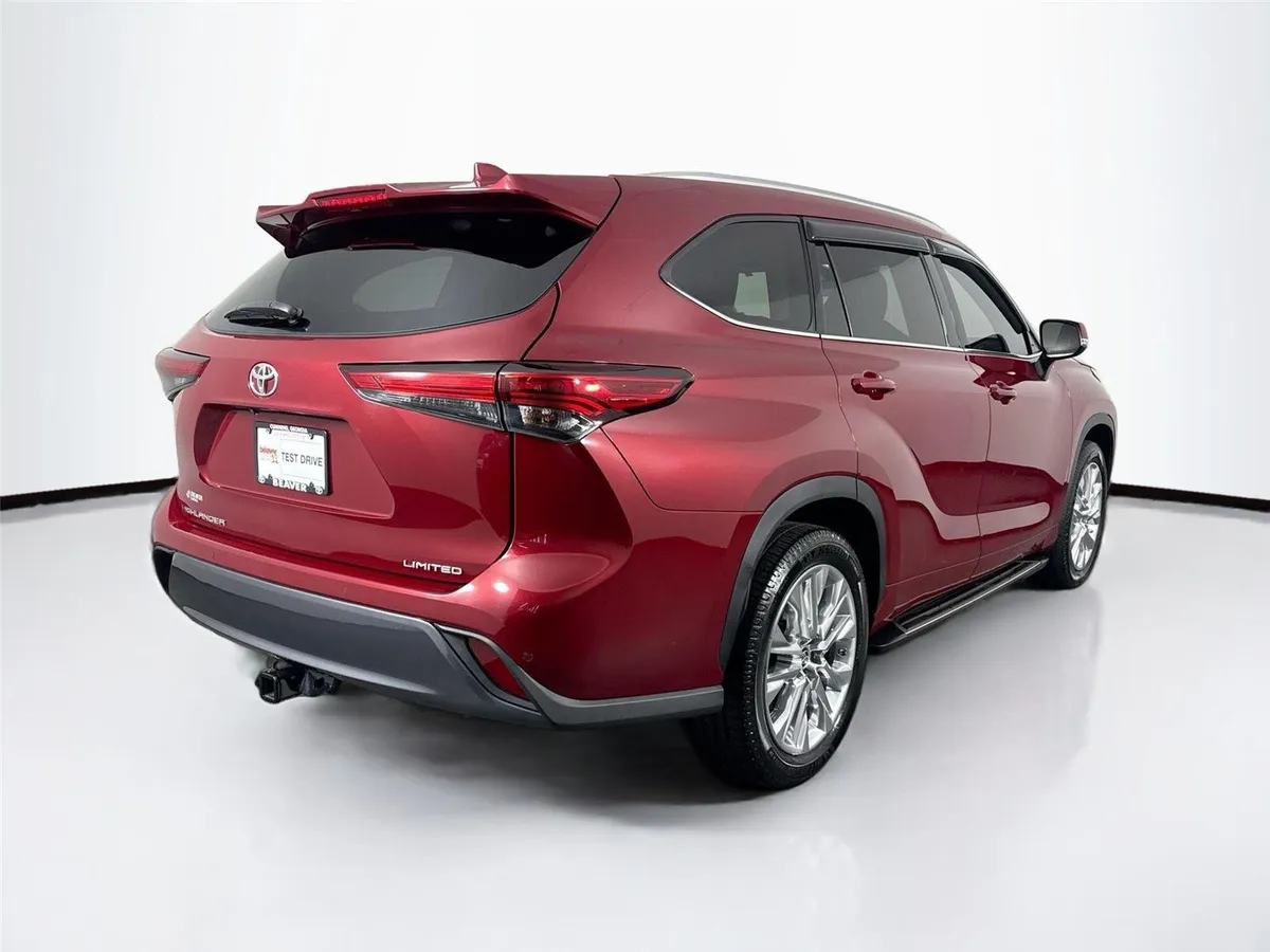 2023 Toyota Highlander Limited thumbnail 2
