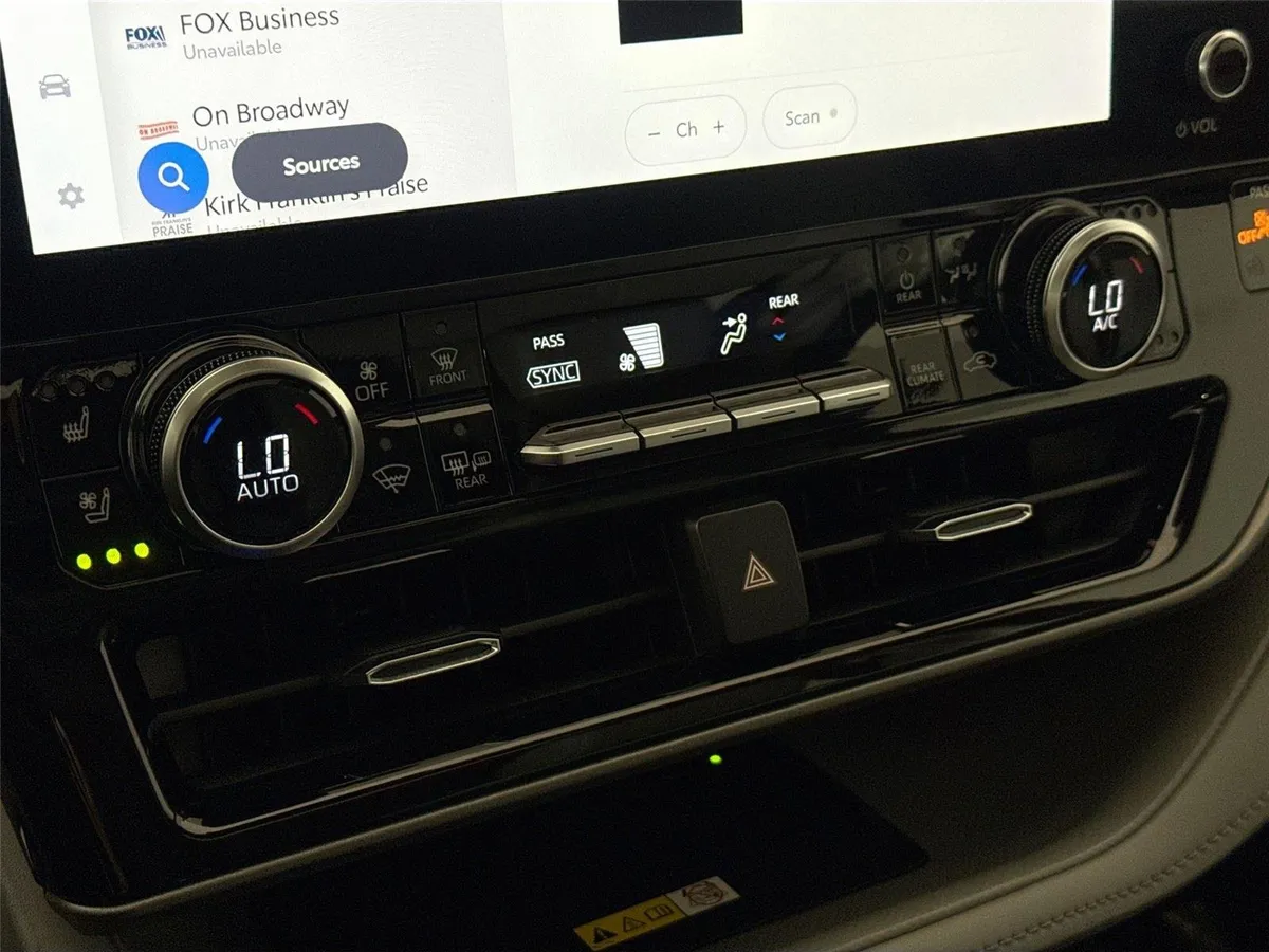 2023 Toyota Highlander Limited thumbnail 27