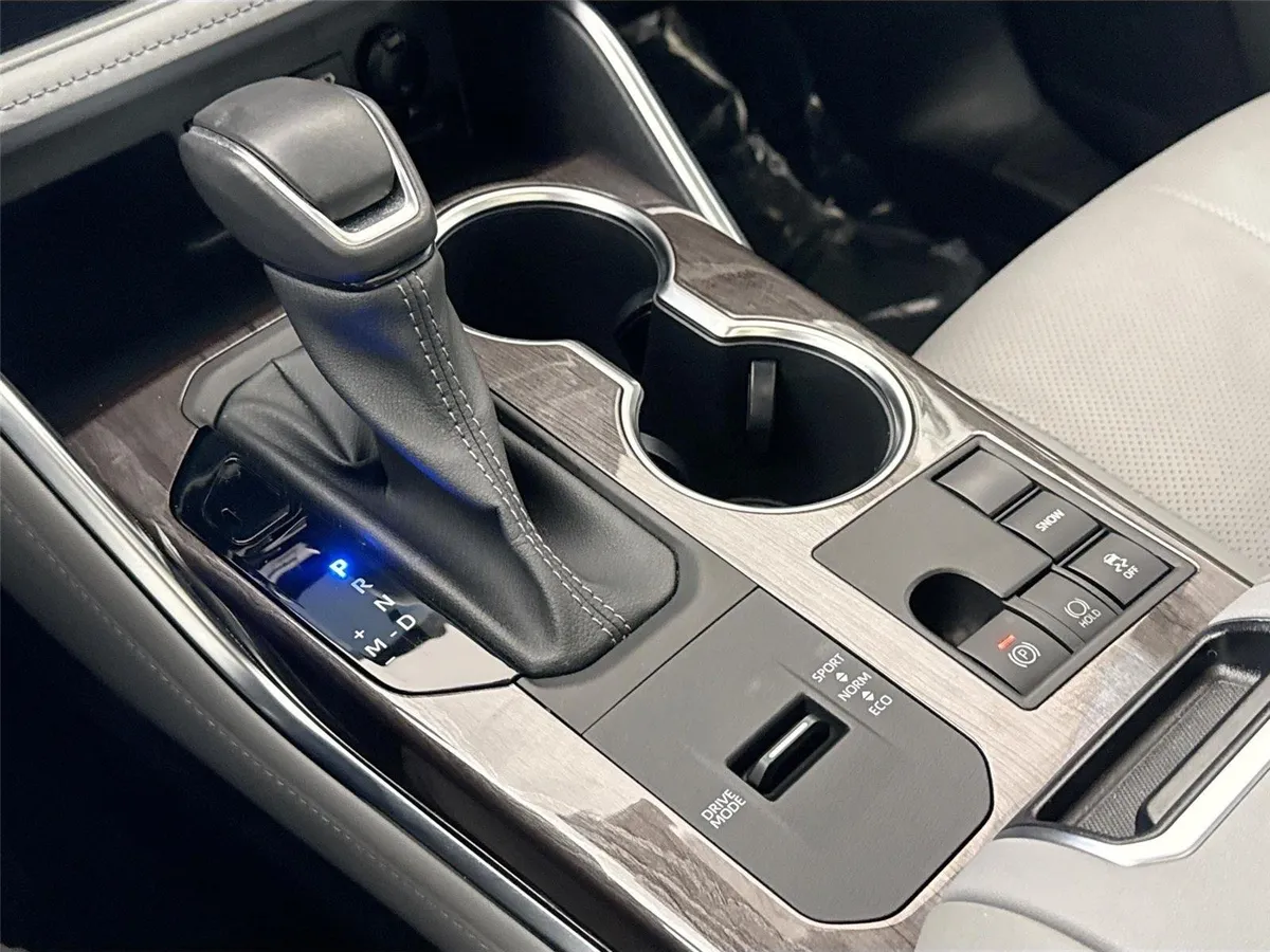 2023 Toyota Highlander Limited thumbnail 28
