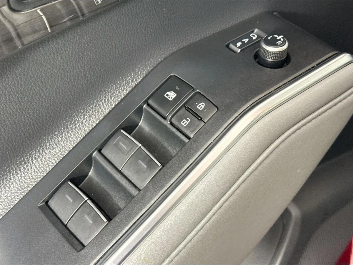 2023 Toyota Highlander Limited thumbnail 29