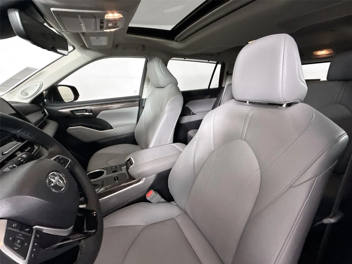 2023 Toyota Highlander Limited thumbnail 3