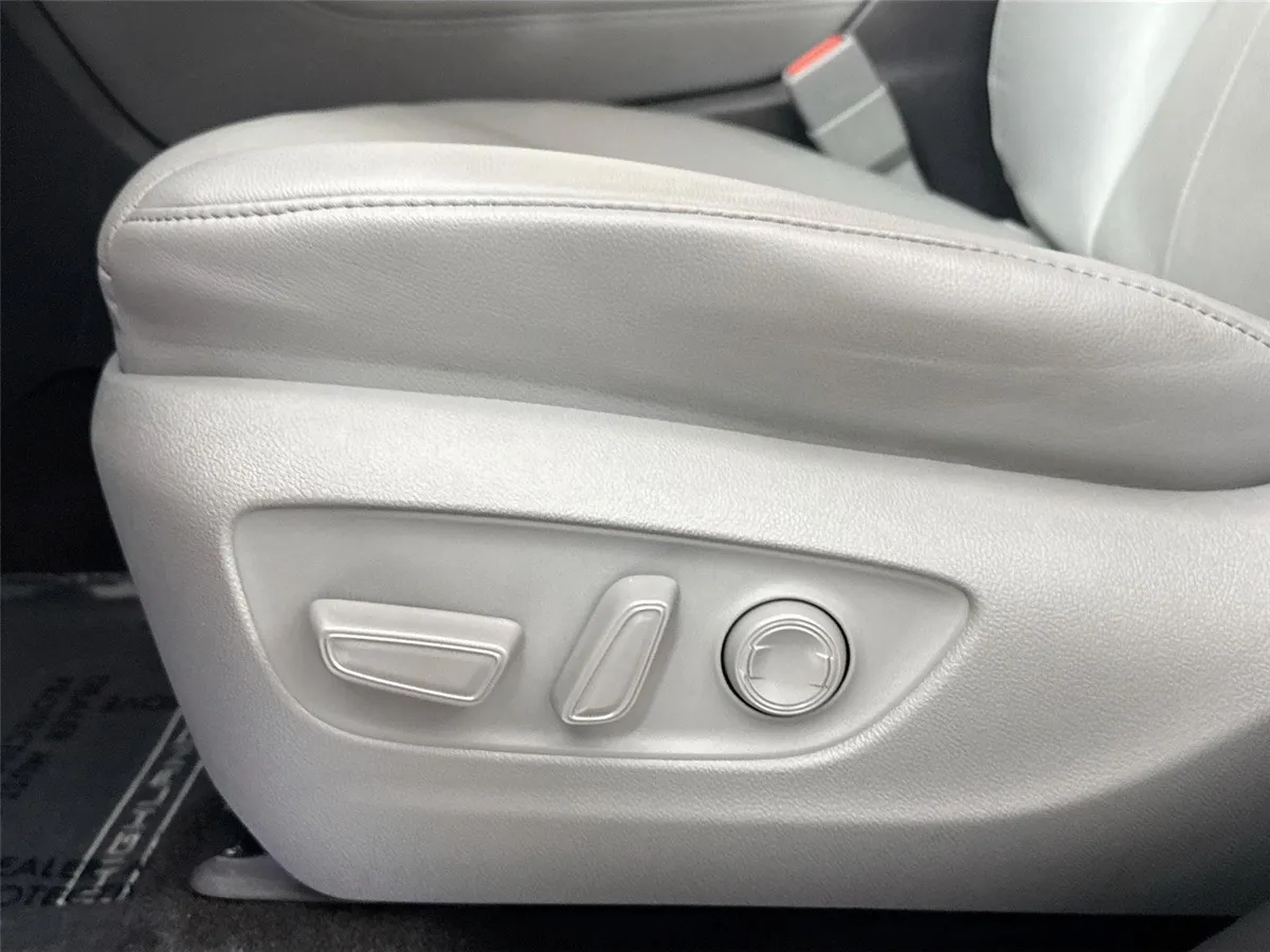 2023 Toyota Highlander Limited thumbnail 31