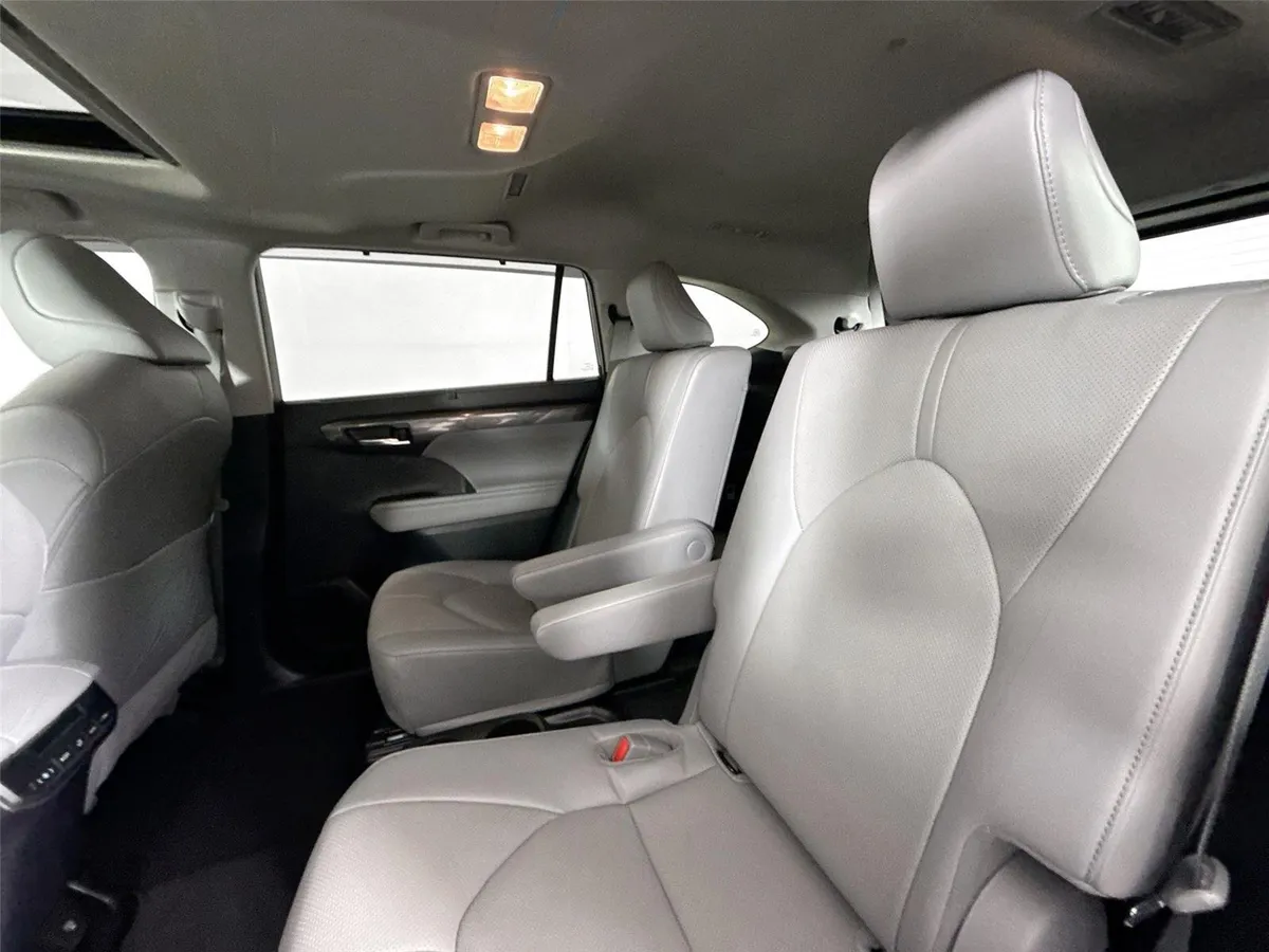 2023 Toyota Highlander Limited thumbnail 32