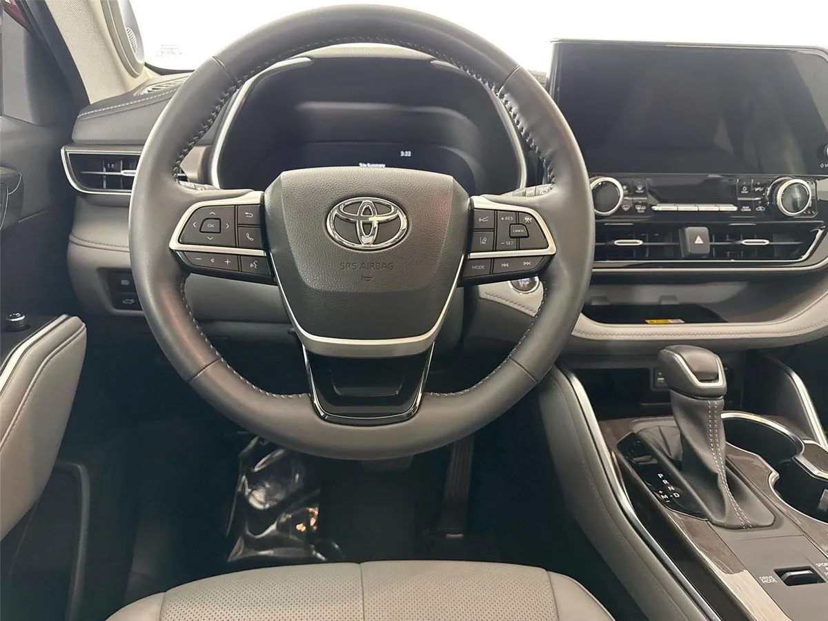 2023 Toyota Highlander Limited thumbnail 33