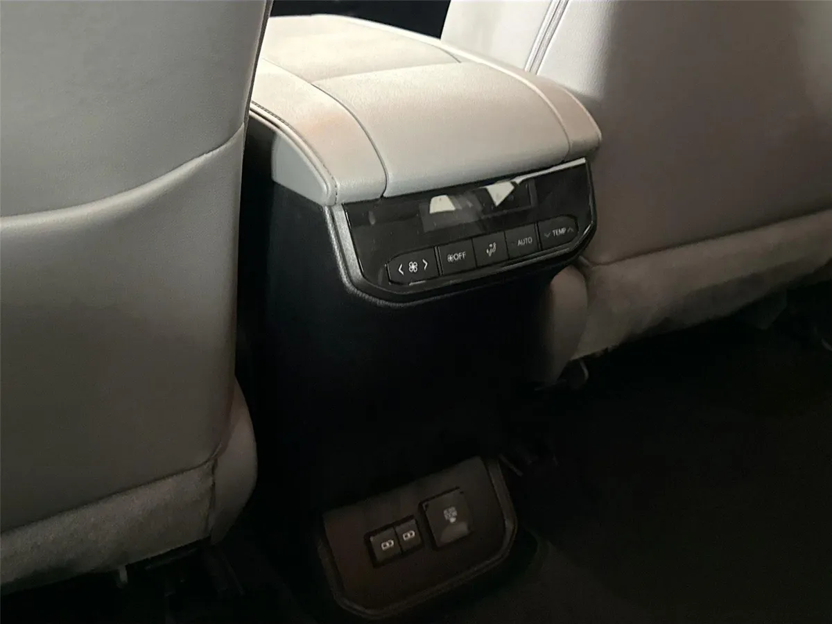 2023 Toyota Highlander Limited thumbnail 36
