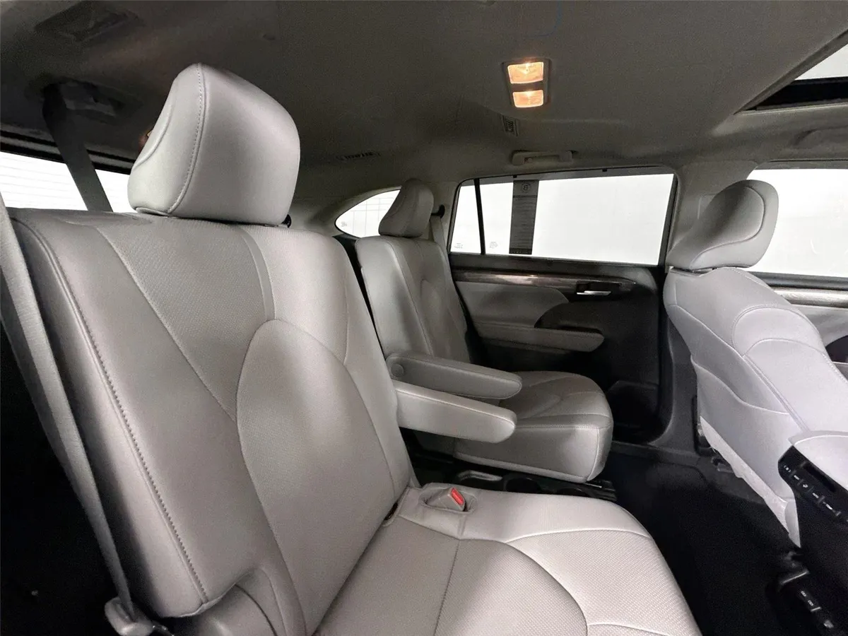 2023 Toyota Highlander Limited thumbnail 42