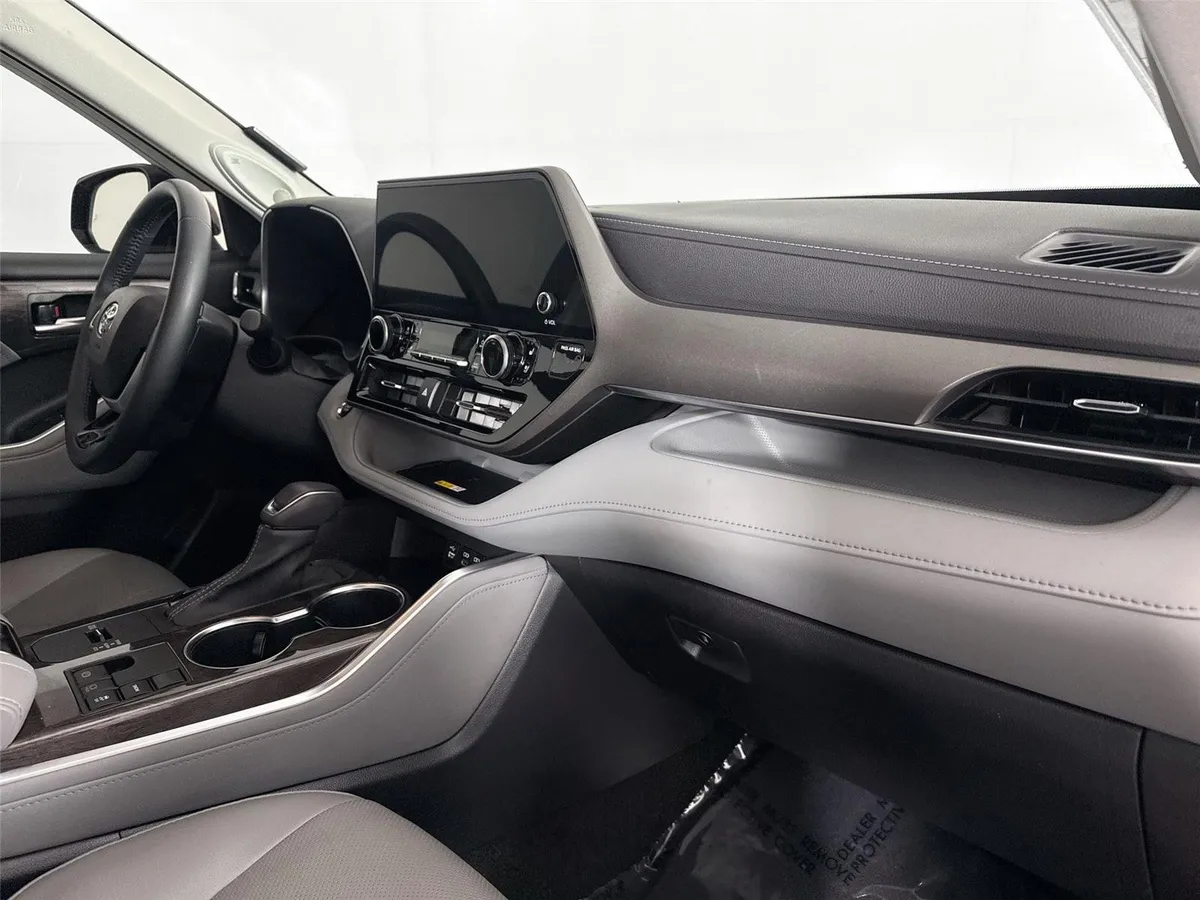 2023 Toyota Highlander Limited thumbnail 44