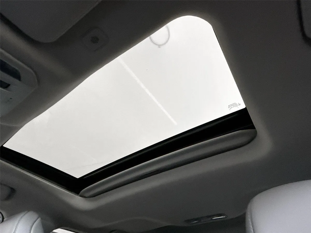 2023 Toyota Highlander Limited thumbnail 6