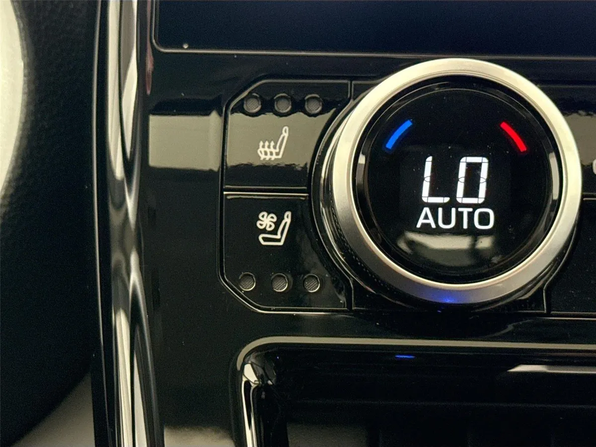 2023 Toyota Highlander Limited thumbnail 8
