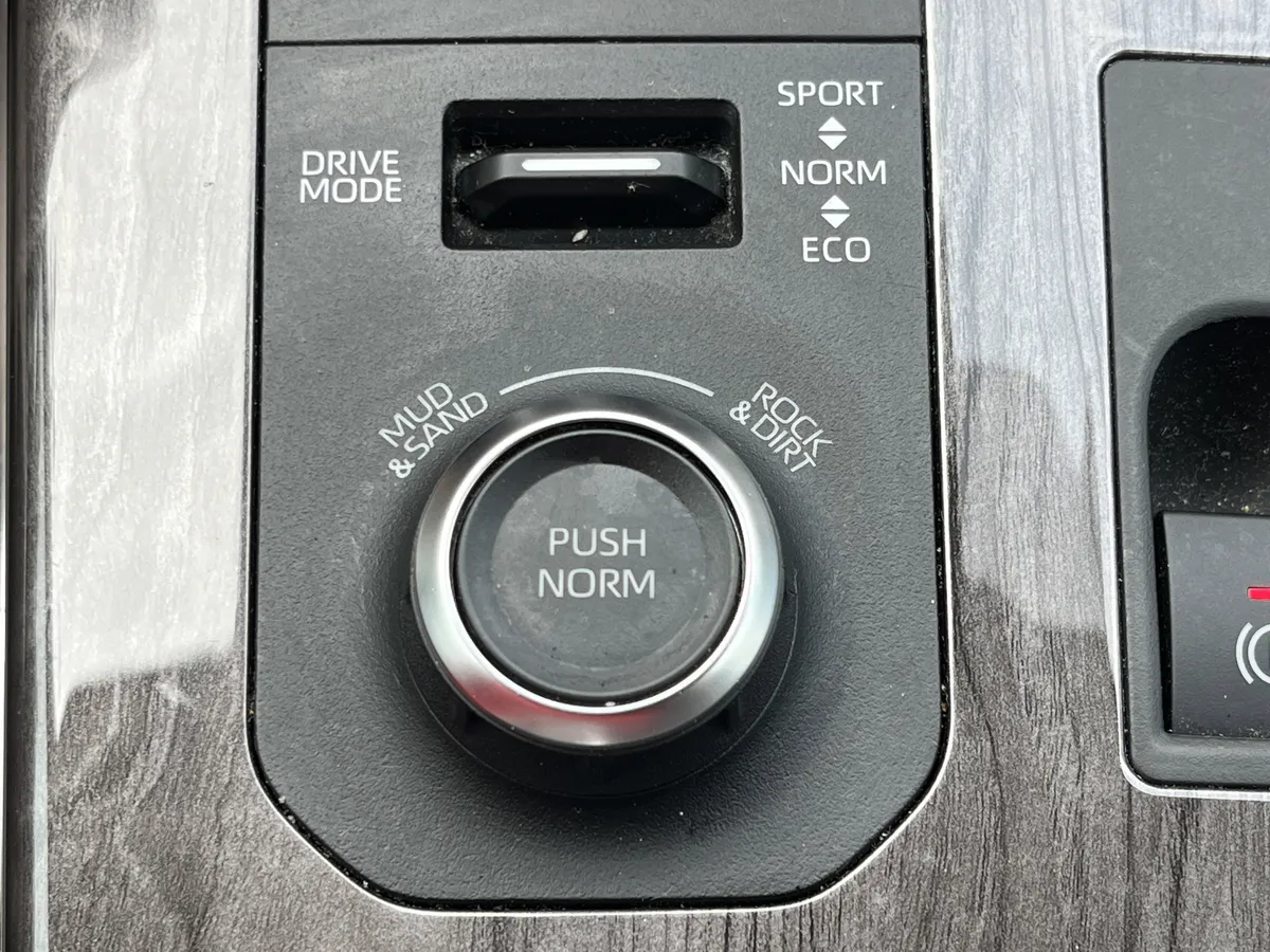 2023 Toyota Highlander Limited thumbnail 10