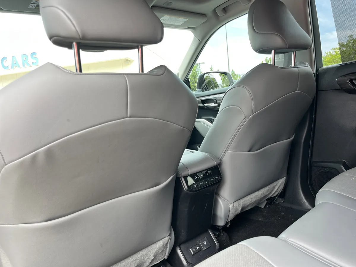 2023 Toyota Highlander Limited thumbnail 22