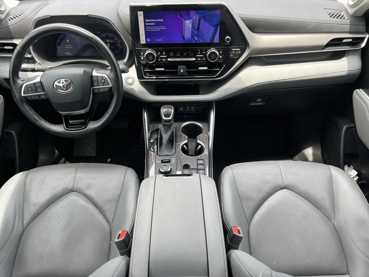 2023 Toyota Highlander Limited thumbnail 3
