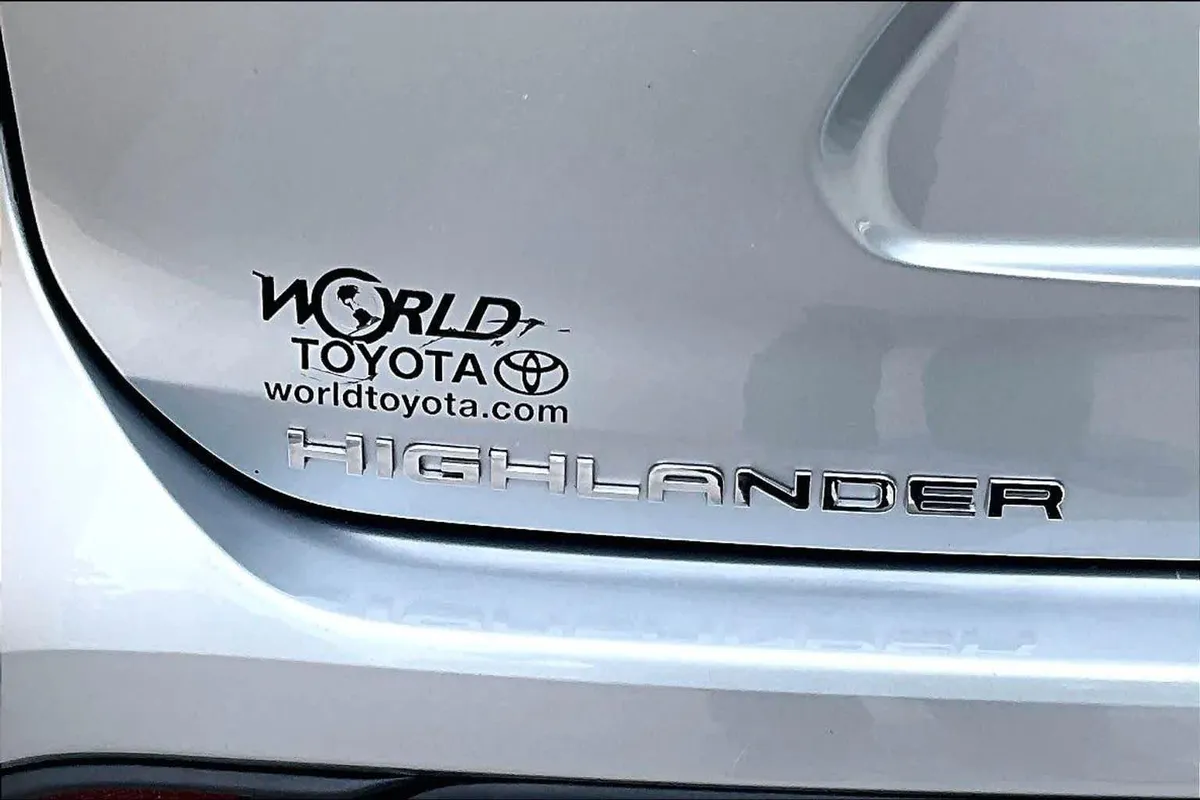 2023 Toyota Highlander XLE thumbnail 10