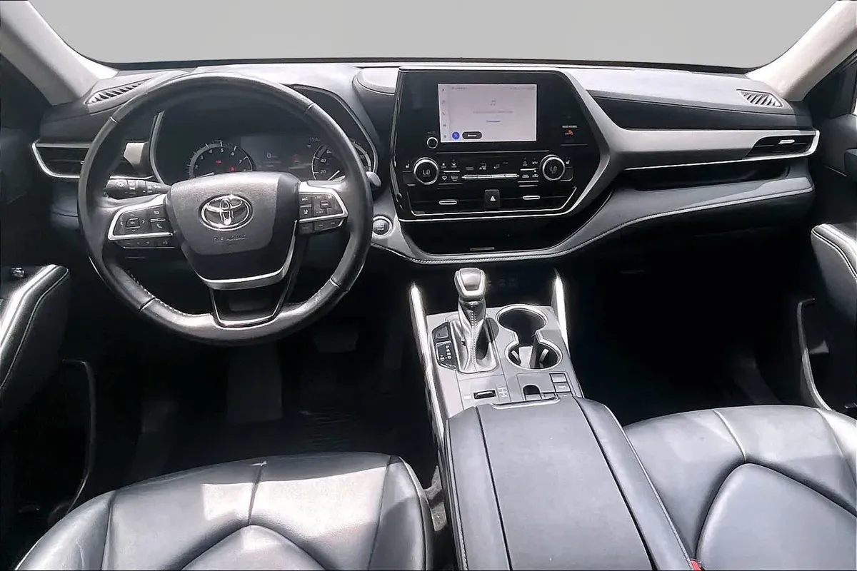 2023 Toyota Highlander XLE thumbnail 16