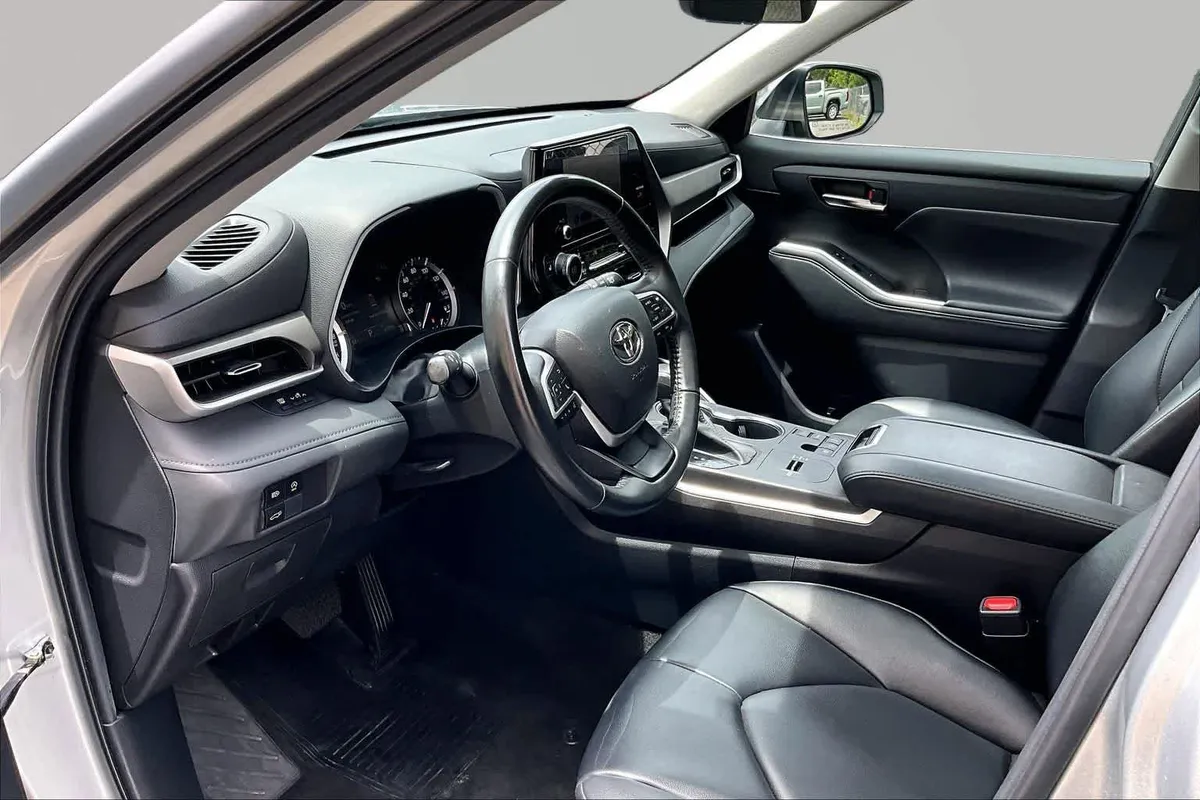 2023 Toyota Highlander XLE thumbnail 18