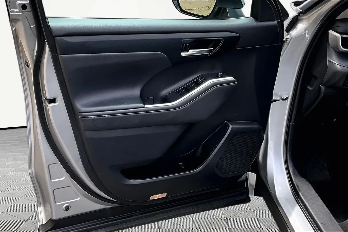 2023 Toyota Highlander XLE thumbnail 22