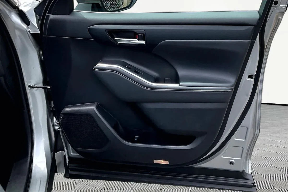 2023 Toyota Highlander XLE thumbnail 23