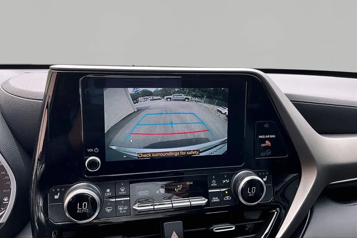 2023 Toyota Highlander XLE thumbnail 27