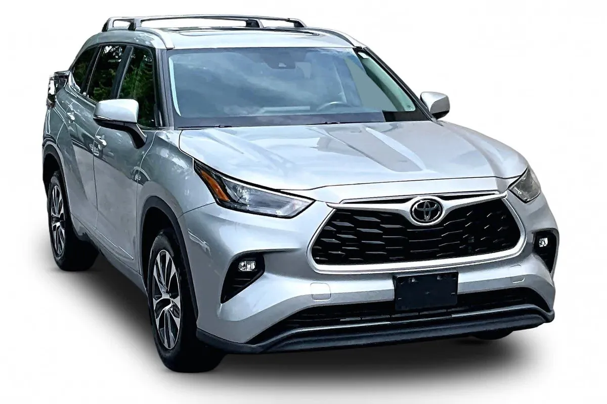 2023 Toyota Highlander XLE thumbnail 3