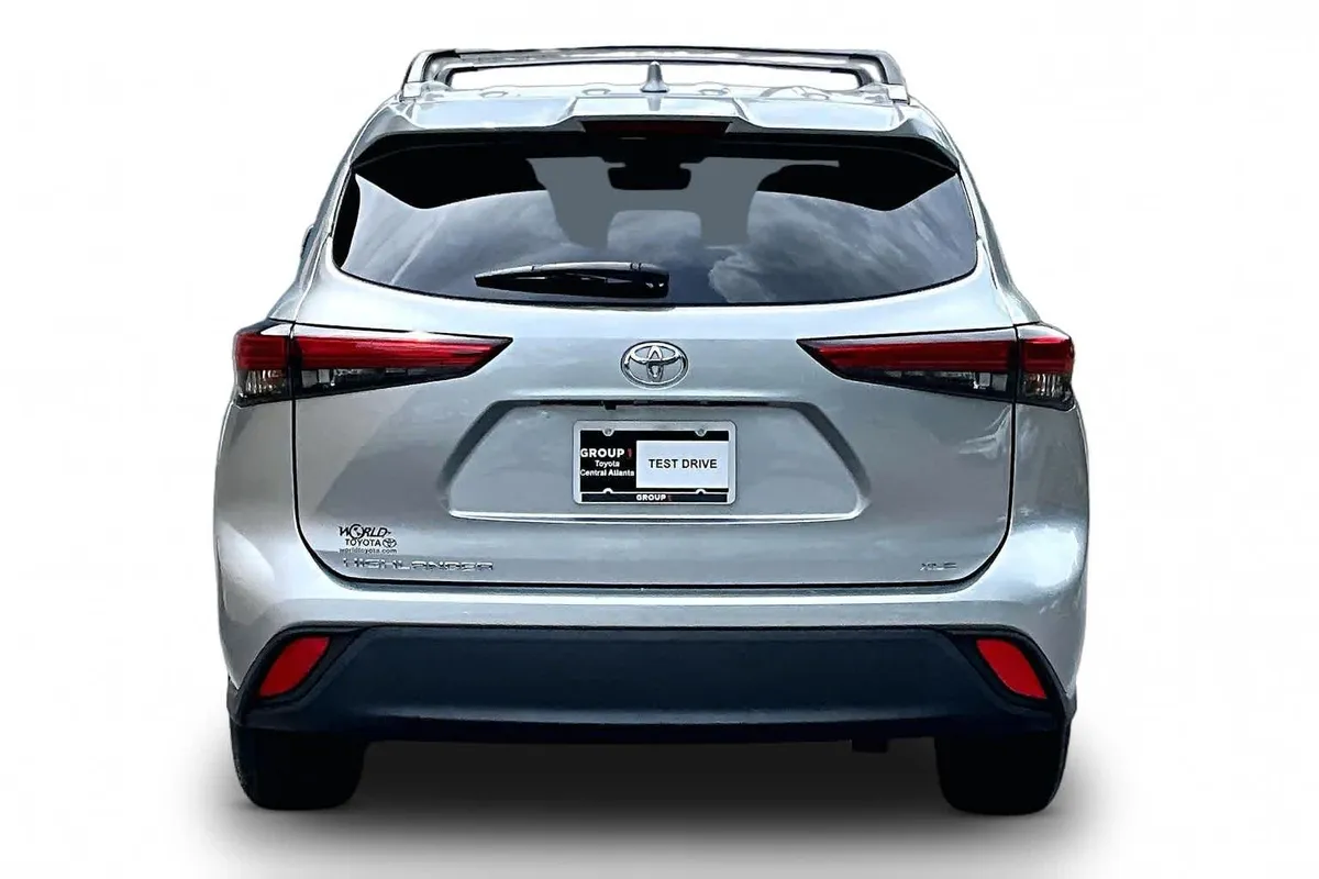 2023 Toyota Highlander XLE thumbnail 5