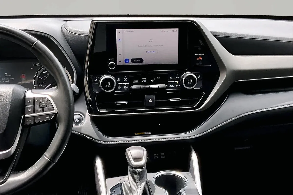 2023 Toyota Highlander XLE thumbnail 7